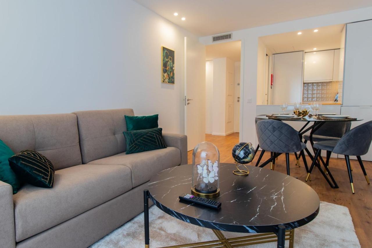 Stunning Apartment W/ Free Parking By Lovelystay Porto Exterior photo