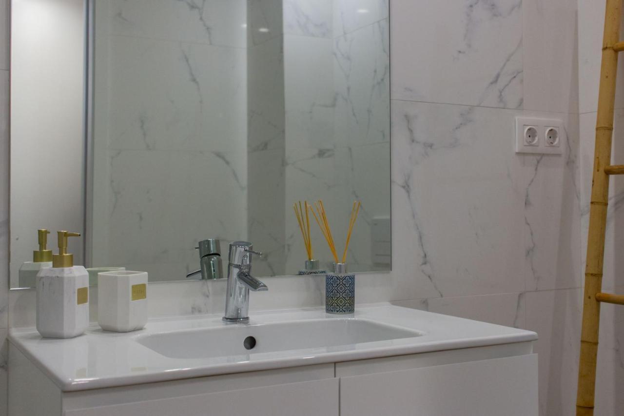 Stunning Apartment W/ Free Parking By Lovelystay Porto Exterior photo