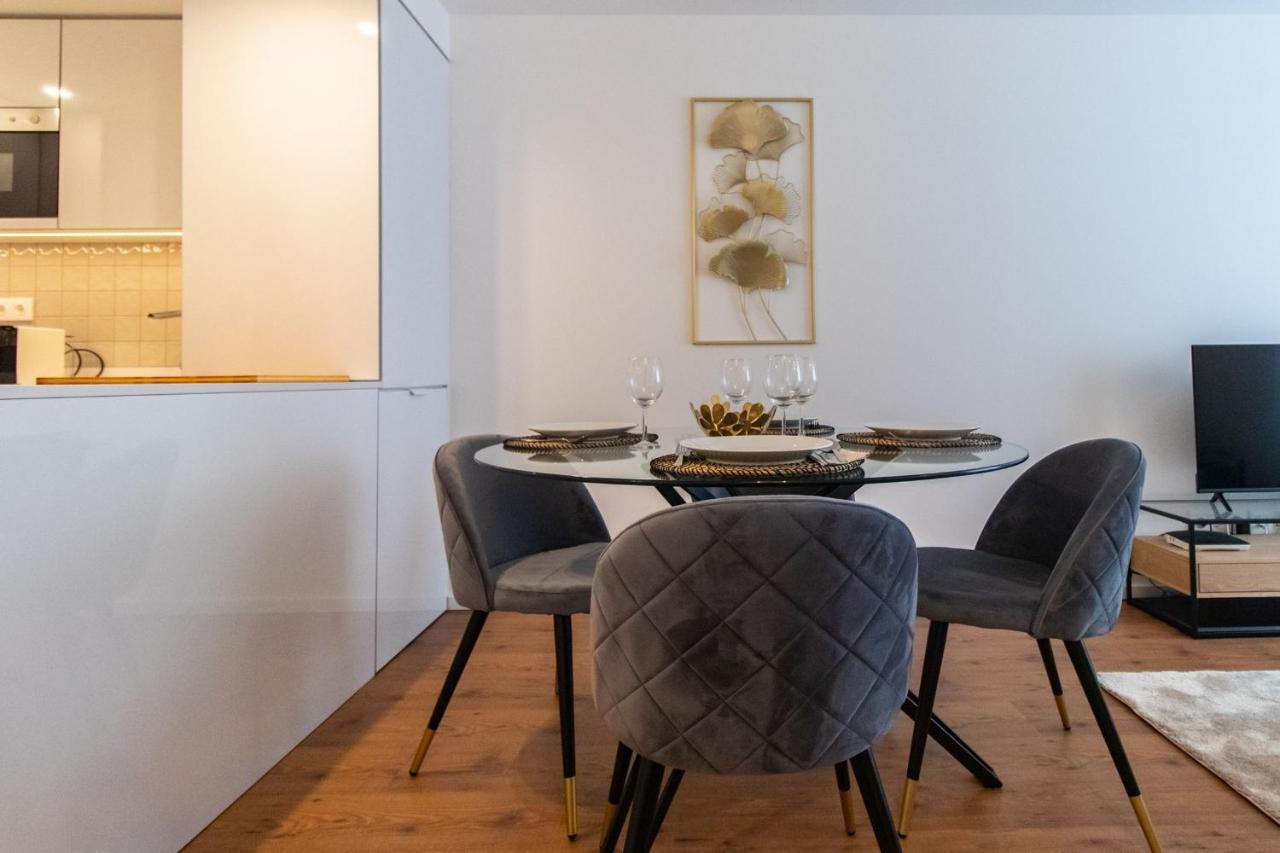 Stunning Apartment W/ Free Parking By Lovelystay Porto Exterior photo