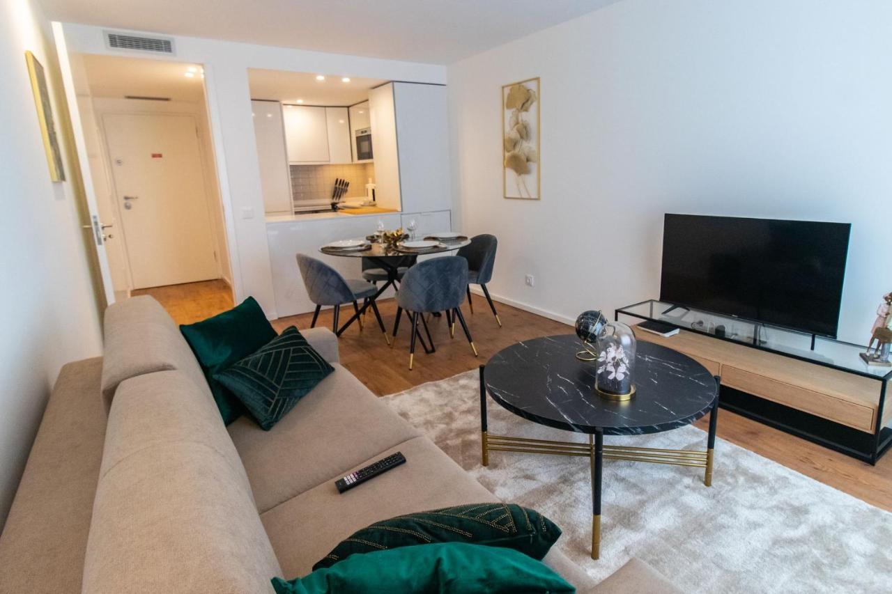 Stunning Apartment W/ Free Parking By Lovelystay Porto Exterior photo