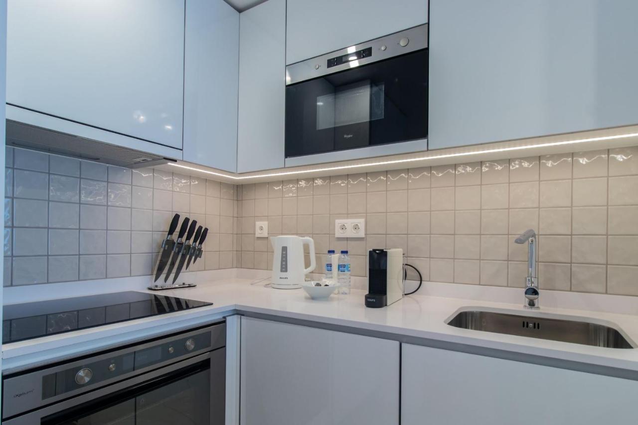 Stunning Apartment W/ Free Parking By Lovelystay Porto Exterior photo