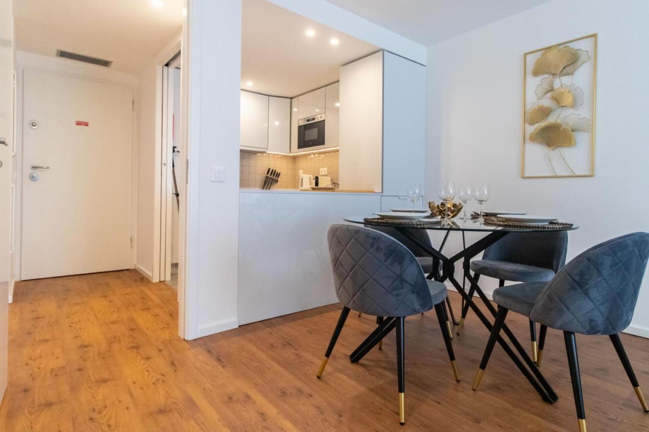 Stunning Apartment W/ Free Parking By Lovelystay Porto Exterior photo
