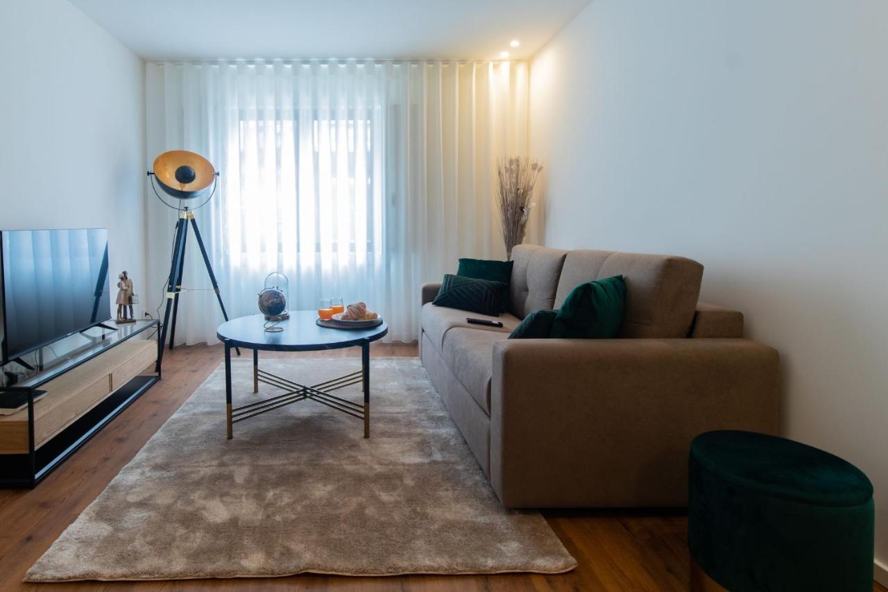 Stunning Apartment W/ Free Parking By Lovelystay Porto Exterior photo
